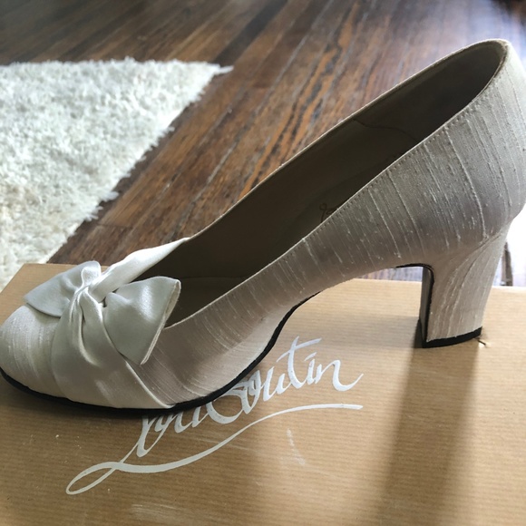 White Louis Vuitton Vintage Heels - Picture 3 of 3